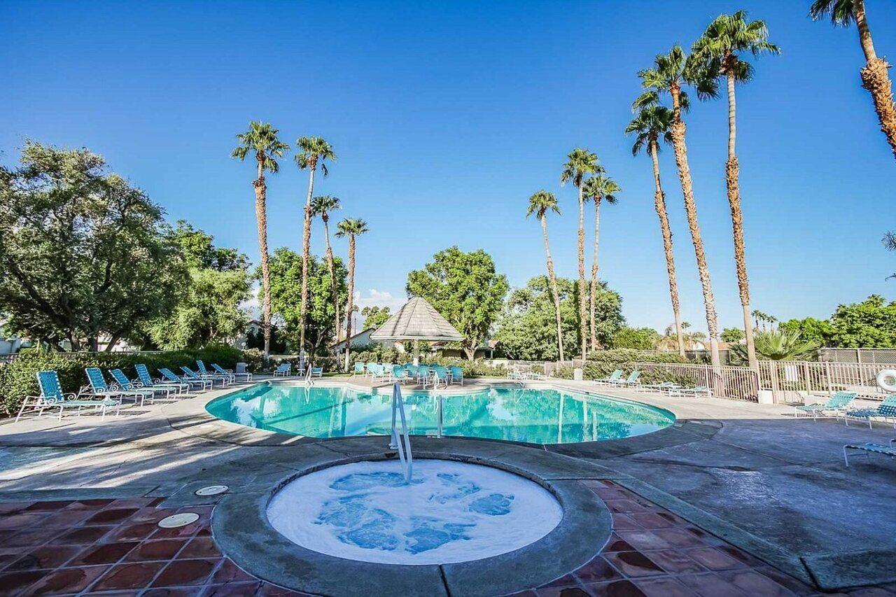 Desert Breezes Resort Palm Desert Exterior photo