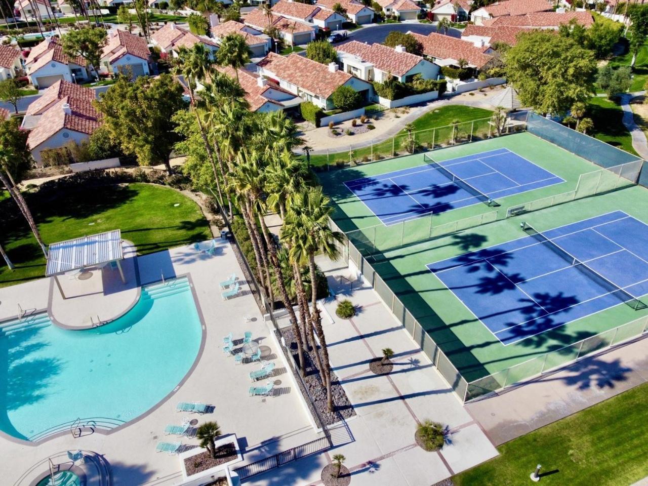 Desert Breezes Resort Palm Desert Exterior photo