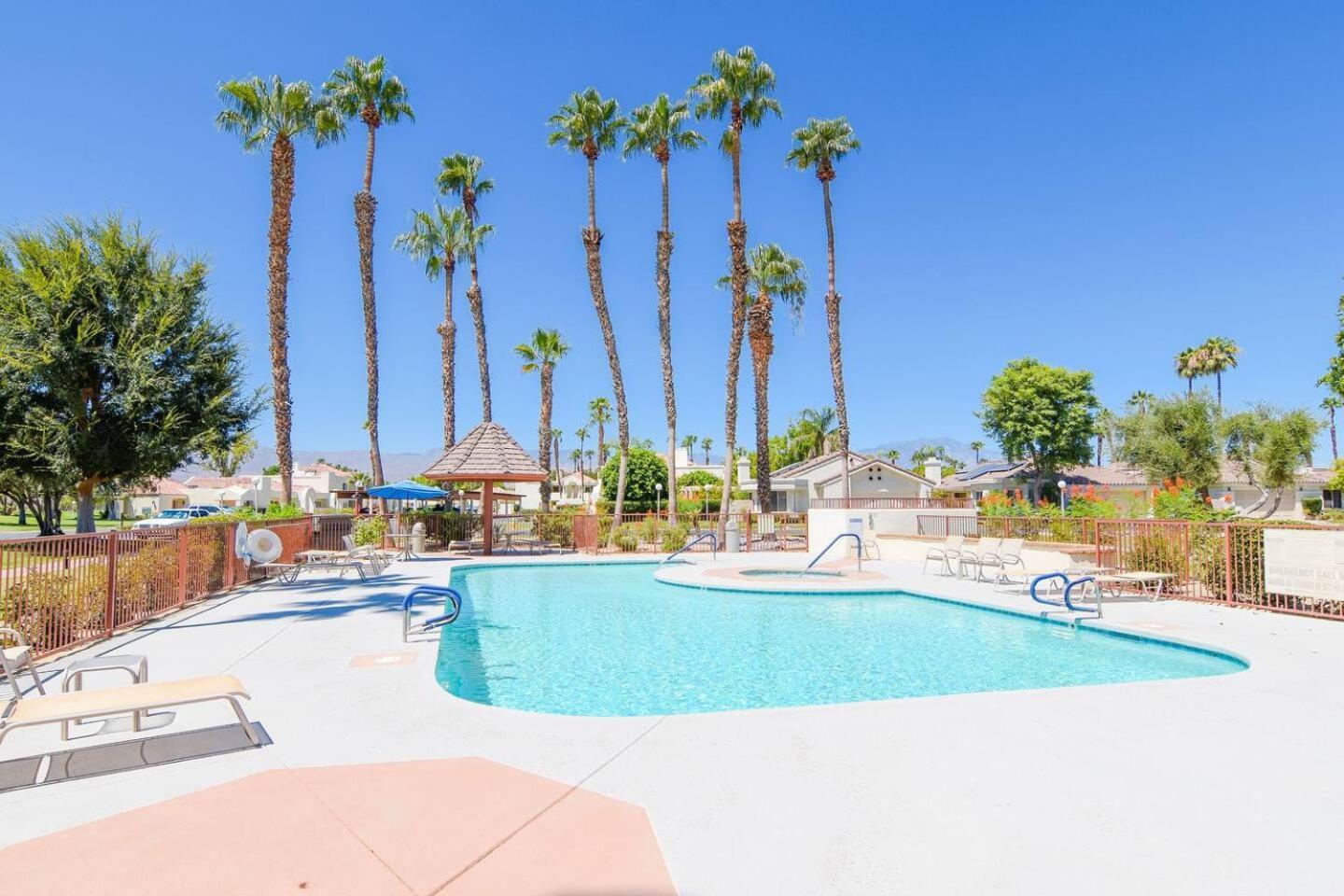 Desert Breezes Resort Palm Desert Exterior photo