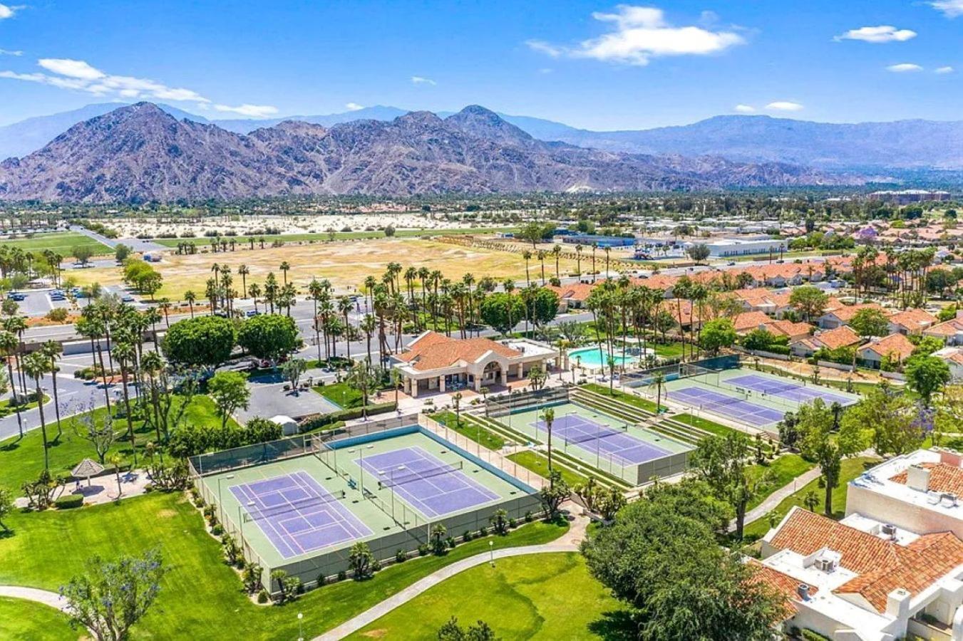 Desert Breezes Resort Palm Desert Exterior photo